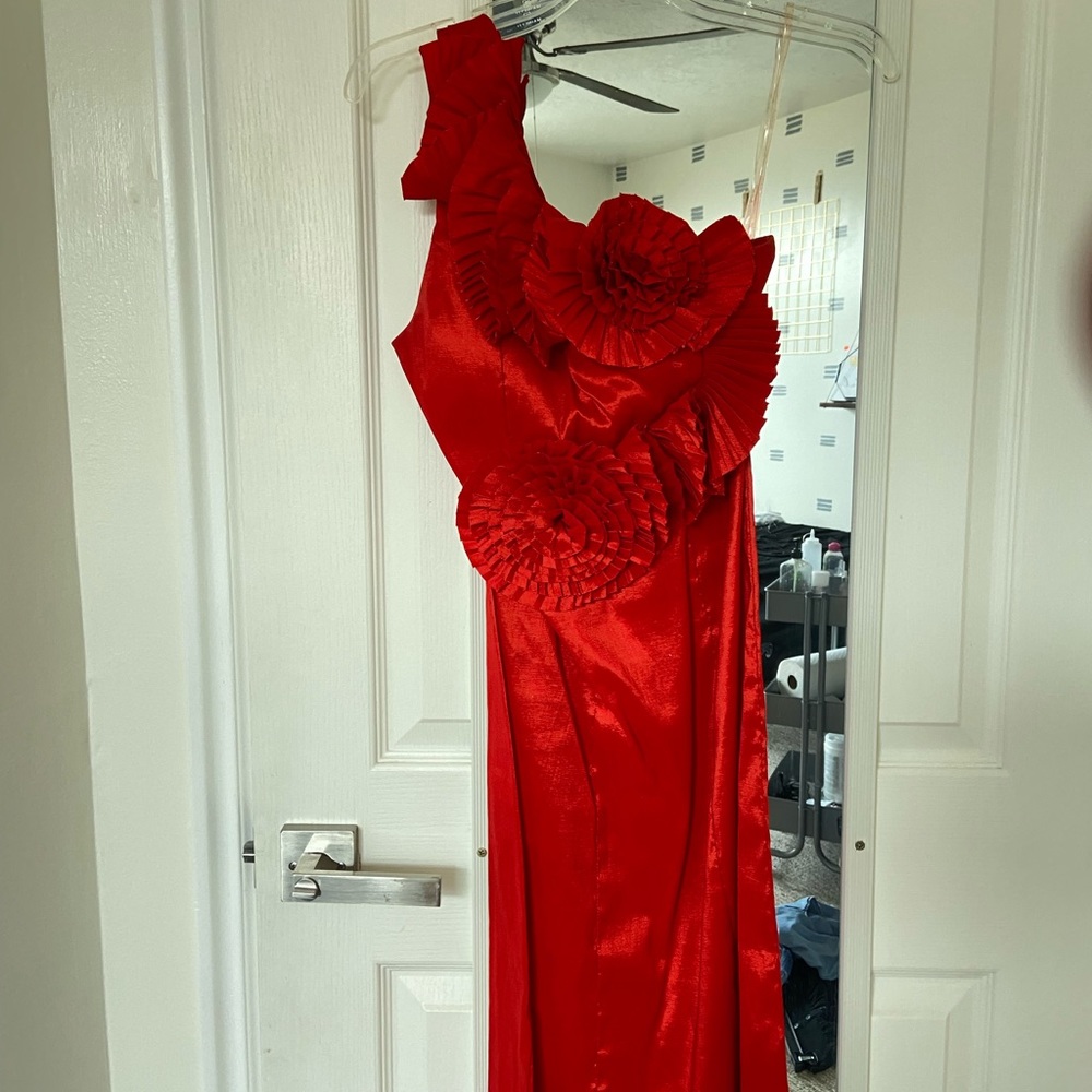 Dance, cocktail party, special occasion. , flattering dress
